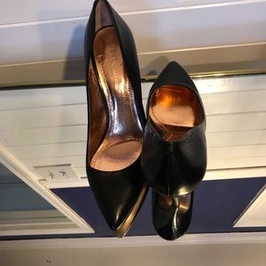 BCBG Black pumps